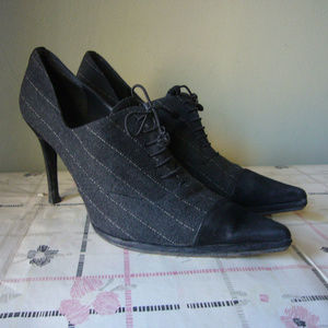 Stuart Weitzman Gray Pinstriped Textile Oxford Pump  - Size 7M Menswear Inspired